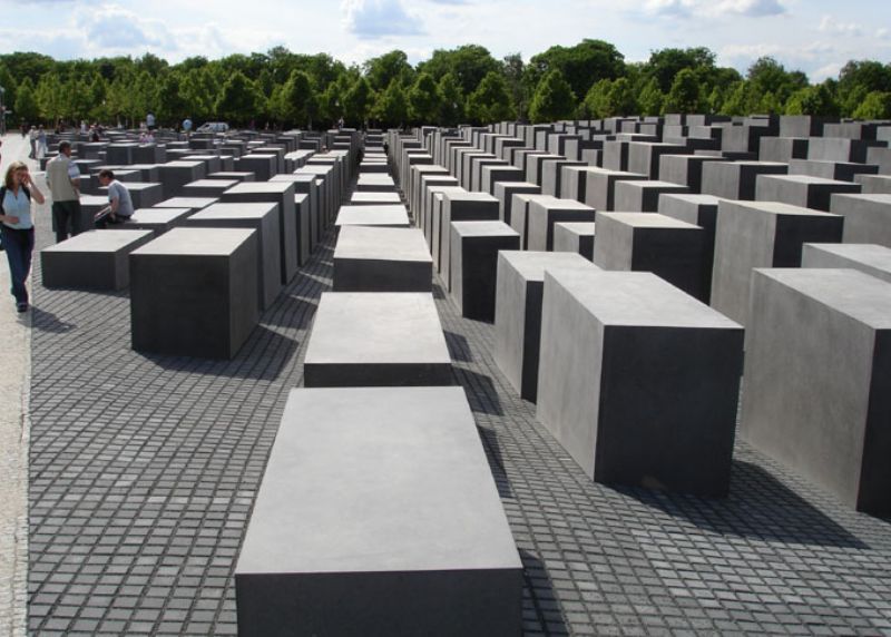 Holocaust Memorial: Architect Peter Eisenman, Berlin 2005